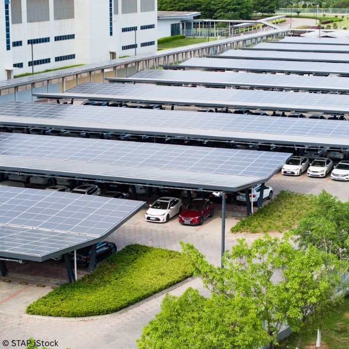 Photovoltaik-Parkplatzüberdachung in Neuried